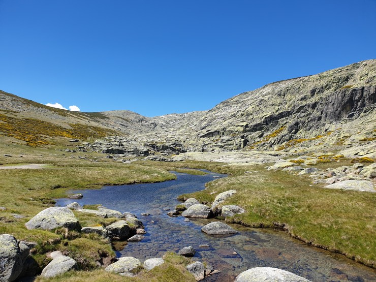 Gredos mountain lake, plataforma